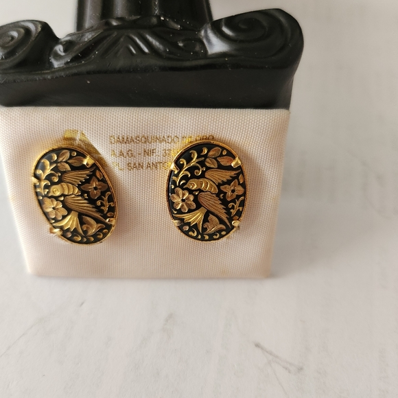 Damascene Gold Flower Design Oval Shape Earrings - Picture 1 of 4